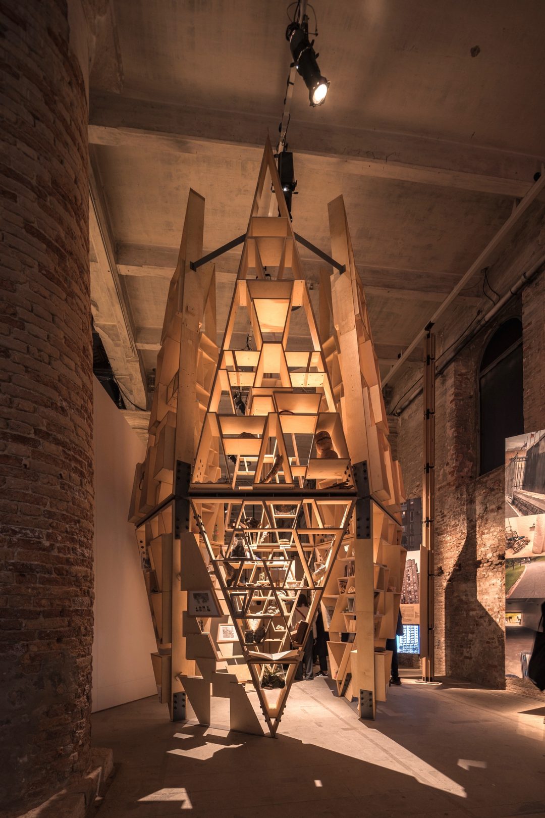PABELLON DE CURIOSIDADES_a911_BIENNALE VENECIA 2025_RdlC-40 (1)