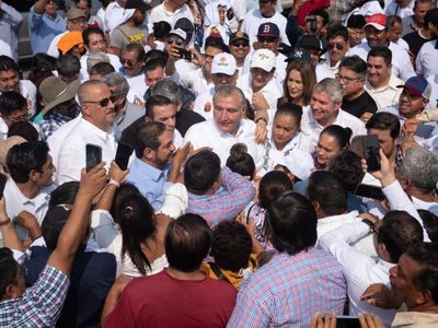 “No coman ansias, si para eso falta tiempo paisanos”: Adán Augusto ante consignas de “presidente”