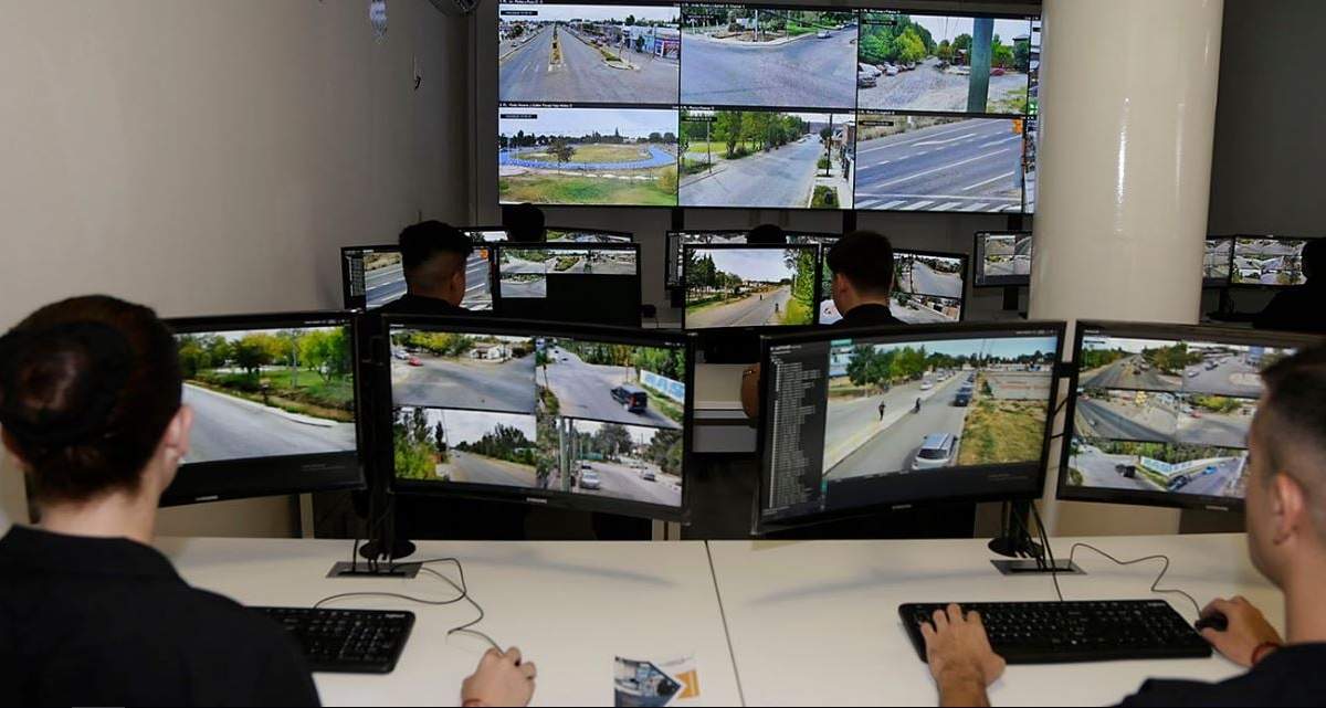 El centro de monitoreo funcionará las 24 horas, durante los 365 días, operado por 25 efectivos de la policía de Neuquén. Fuente: (Gobierno de Neuquén)