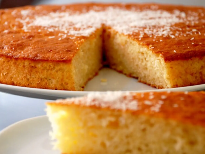 Sin harinas ni azúcar: la torta matera de peras y coco que vas a hacer una y otra vez