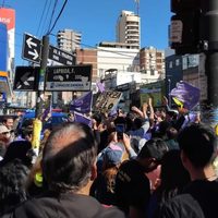 Atacaron a piedrazos a la caravana de Javier Milei