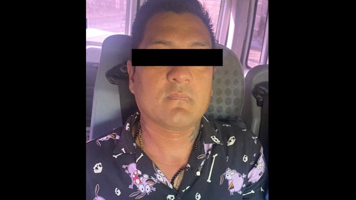 Policía detenido
