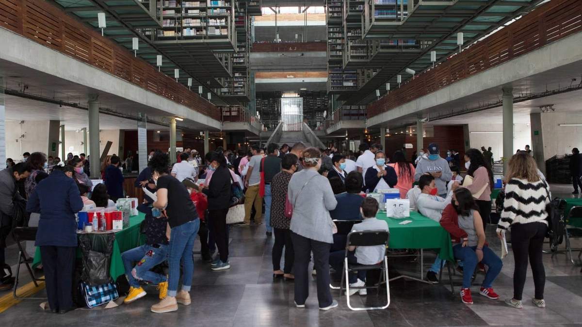 Vacunación en la Biblioteca Vasconcelos