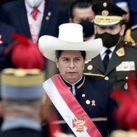 El Congreso de Perú le negó el permiso al presidente de viajar para la asunción de Gustavo Petro