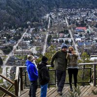 Se autorizará el turismo grupal en vacaciones de invierno y la Patagonia alzó su número de reservas