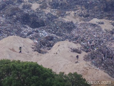 Derrumbe en basurero de Naucalpan sepulta a cuatro trabajadores; uno sigue desaparecido
