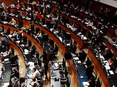 Cinco senadores buscan conformar nuevo Grupo Plural