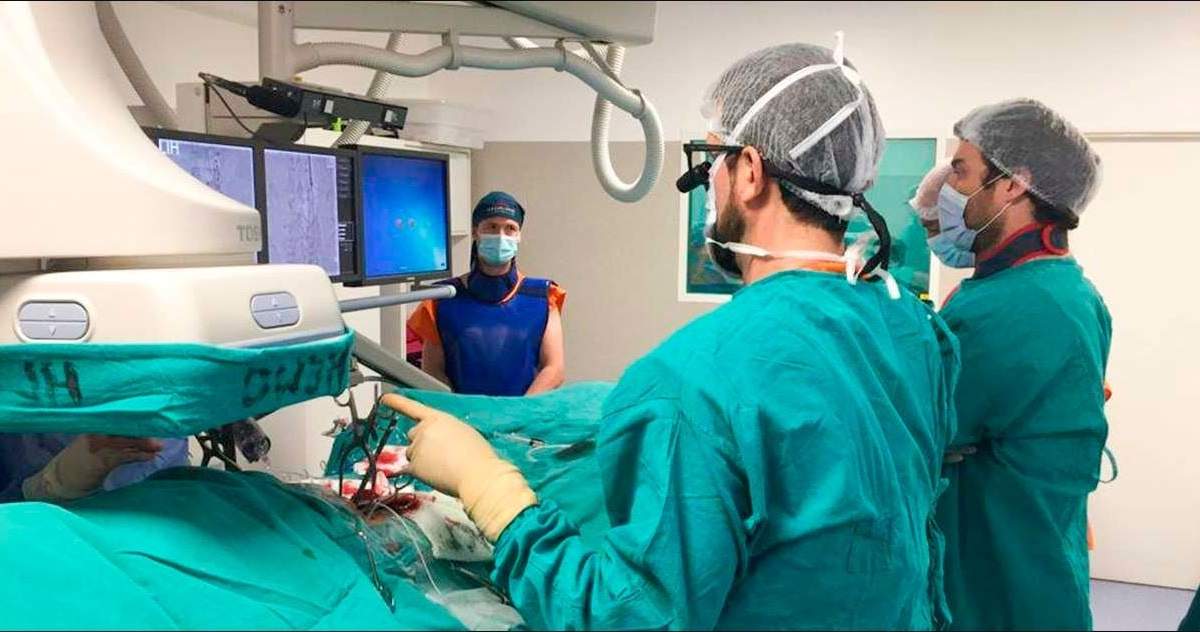 La intervención consiste en un cateterismo para colocar el dispositivo y estuvo a cargo del equipo de hemodinamia del nosocomio. Fuente: (Gobierno de Neuquén)