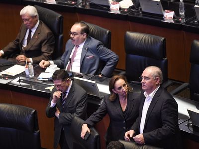 Senadores aprueban prohibición de publicidad de comida chatarra en escuelas