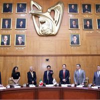 Robledo rinde protesta ante el Consejo Técnico del IMSS