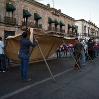 La CNTE vandaliza oficinas del SNTE y monta plantón afuera del palacio de gobierno de Morelia