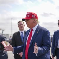 Trump dice que ley de Arizona que prohíbe casi todos los abortos va demasiado lejos