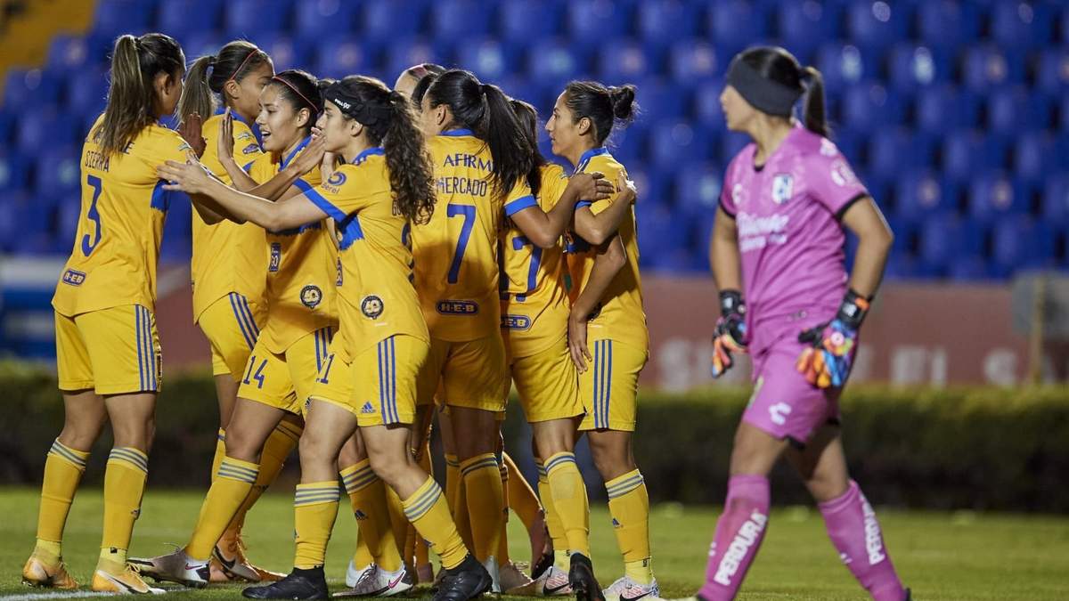 Las felinas triunfaron 2-10 sobre Gallos