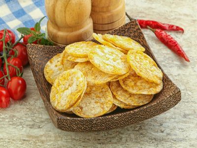 Crackers de arroz: crujientes y riquísimas, la receta práctica y fácil ideal para las picadas
