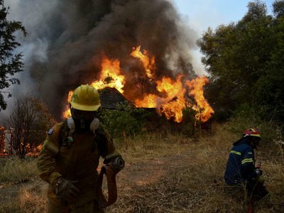Ola de calor en Grecia: crecen los incendios forestales y hay decenas de hospitalizados