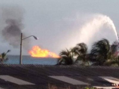 Ducto de Pemex se incendia frente a terminal de Dos Bocas (Videos)