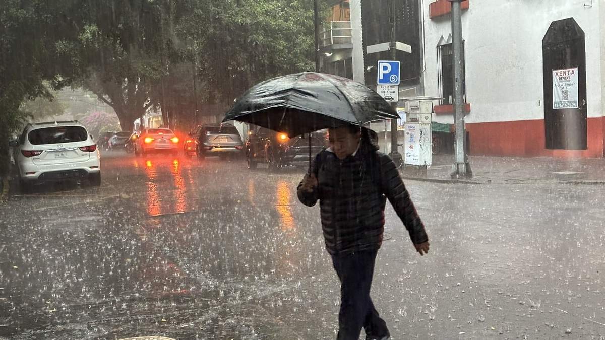Probabilidad de chubascos con lluvias puntuales fuertes en la Ciudad de México este viernes