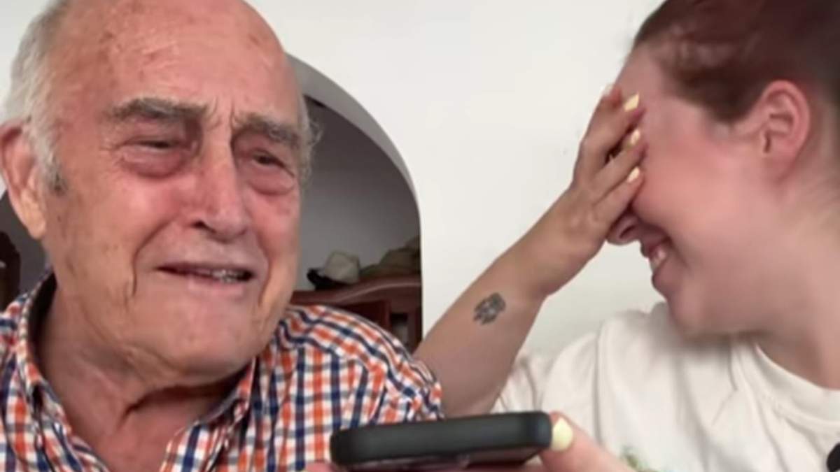 Un hombre de 89 años interactúa por primera vez con ChatGPT y terminan coqueteando