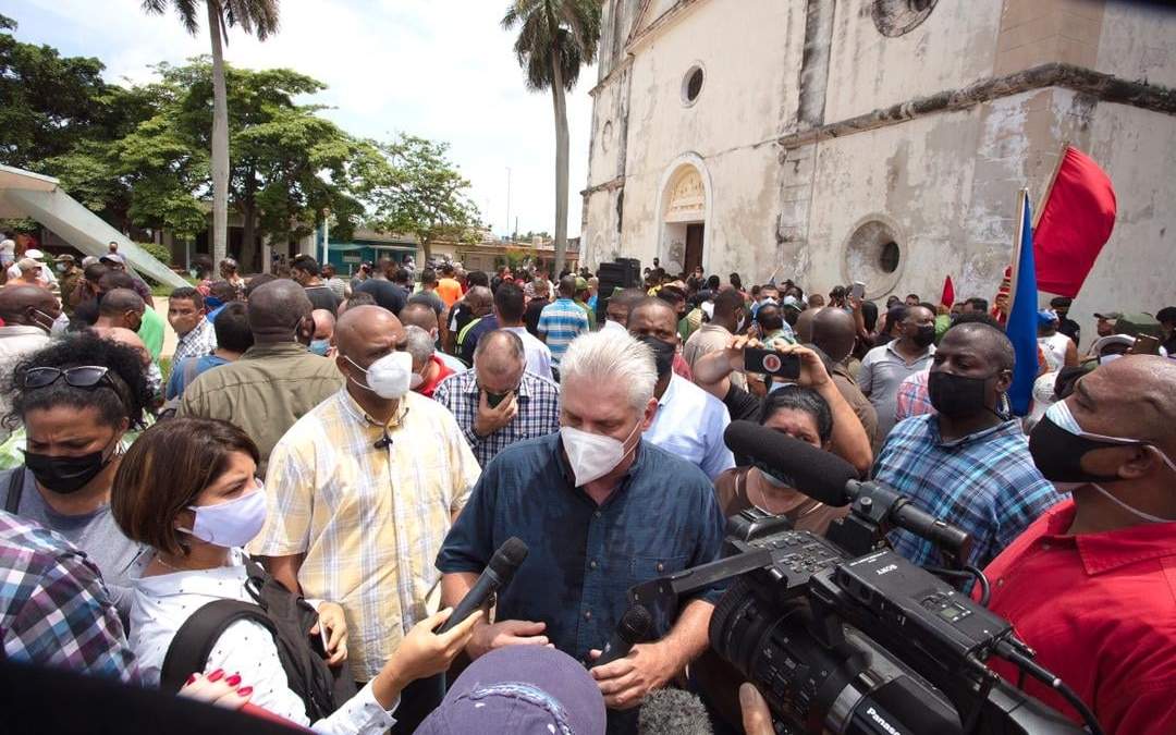 El presidente señaló que quien ataca a los agentes del orden ataca al país