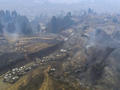 Incendios forestales consumen más de mil hectáreas en Chile y provocan evacuaciones
