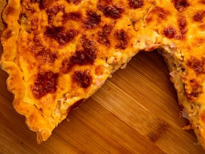 Tarta de jamón y queso con masa de polenta: muy fácil de hacer y sin gastar de más