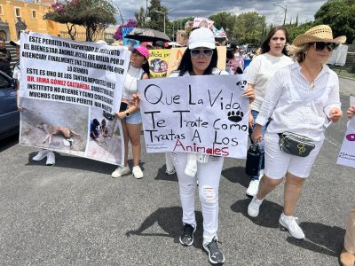 Marchan en Puebla contra el maltrato animal