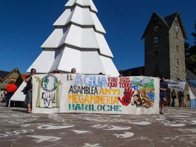 Juntan firmas en Bariloche para prohibir la megaminería