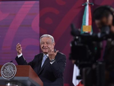 Los libros de texto se entregaron en 30 entidades; quedaron pendientes Chihuahua y Coahuila: AMLO