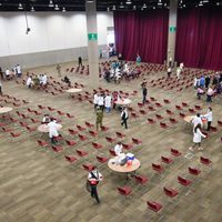 Tras caos en el Pepsi Center, gobierno de la CDMX aumentará células de atención para vacunación