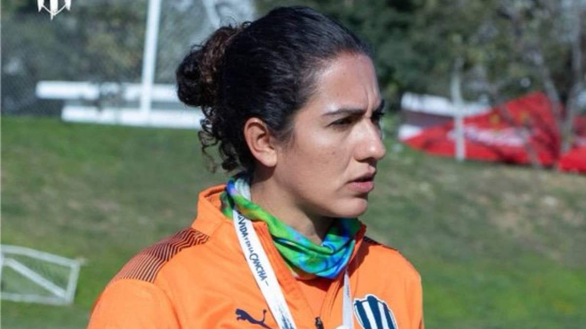 La entrenadora de Rayadas, Eva Espejo