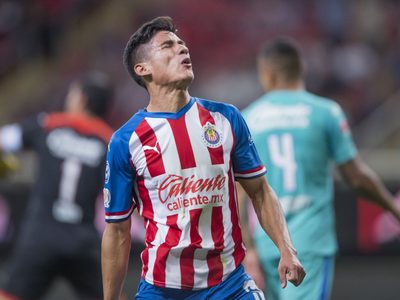 Tremenda sanción del Chivas a dos jugadores por mala conducta