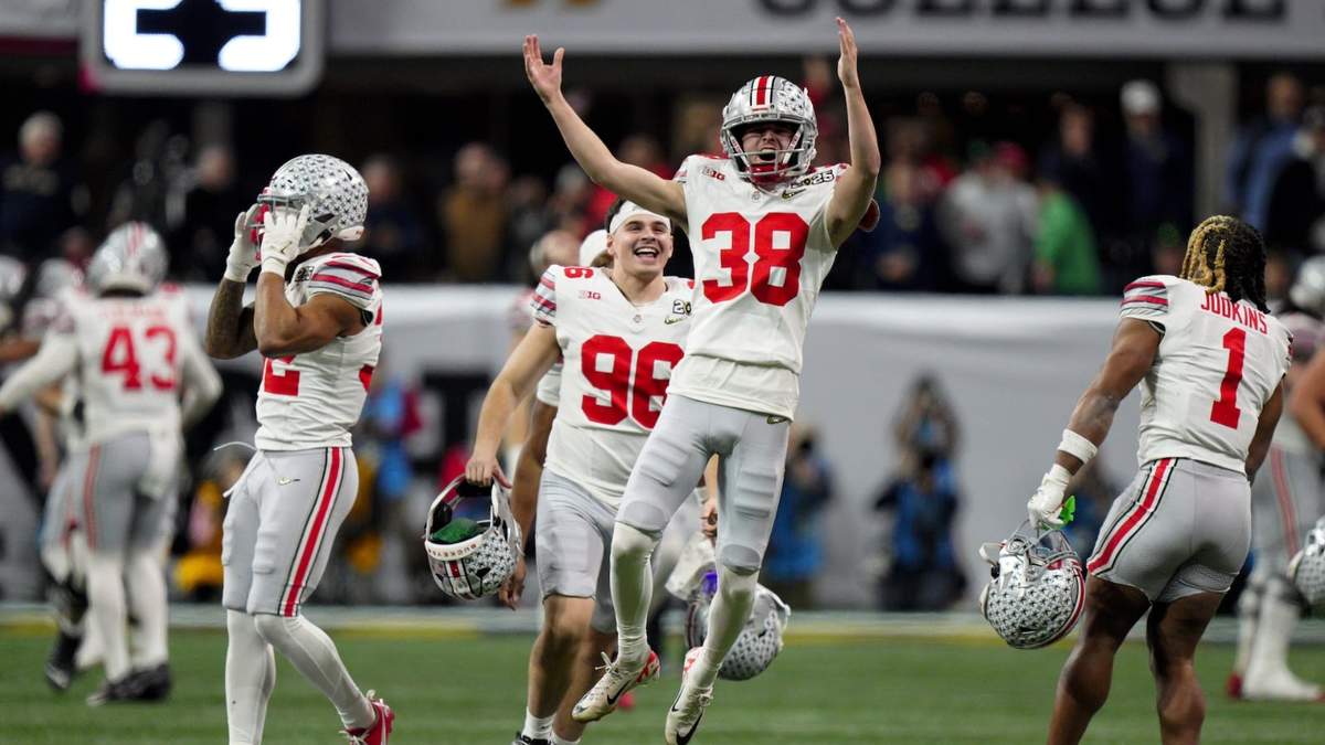 El pateador de Ohio State Jayden Fielding celebra su gol de campo