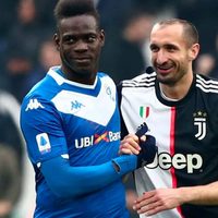 Balotelli y Chiellini sumaron un capítulo más a su novela mediática