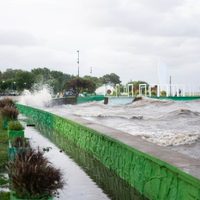 Municipios permanecen en alerta tras fuerte crecida del Río de la Plata