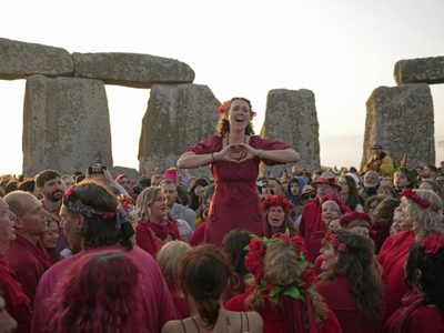 Solsticio de verano reúne a druidas, paganos y curiosos en Stonehenge