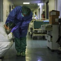 Médicos de Chile en crisis: el 87% está agotado