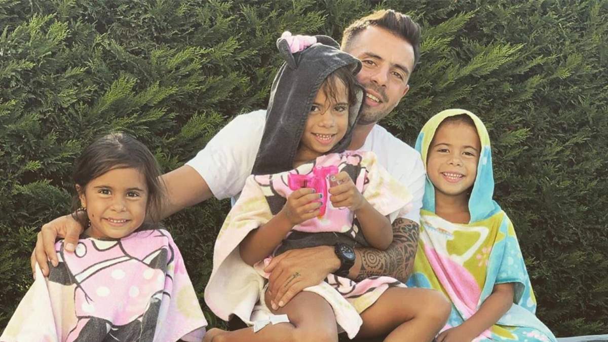 Matías Defederico y sus hijas. Fuente: (Instagram)