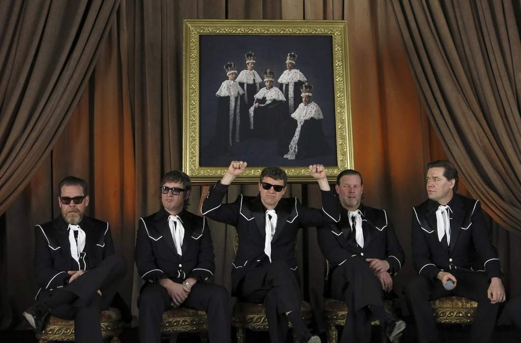De izquierda a derecha los miembros de la banda Mikael Karlsson, alias Vigilante Carlstroem, Johan Gustafsson, alias The Johan and Only, Christian Grahn, alias Chris Dangerous, y Per Almqvist, alias Howlin' Pelle Almqvist, en la conferencia de prensa de su nuevo álbum: "The Hives Forever Forever The Hives". Ciudad de México, 1 de abril de 2025