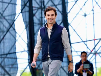 “Está en comunicación con varios equipos”: Checo Pérez podría volver a la Fórmula 1 en 2026
