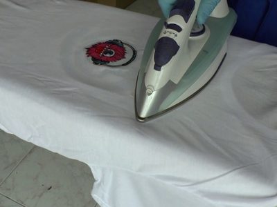 Hacé tu propio estampado casero en tus remeras con esta técnica fácil y efectiva para renovar tu guardarropas