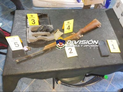 La policía detuvo a una pareja que robaba ruedas en el bajo oeste neuquino