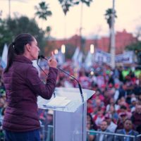 Claudia Sheinbaum ofrece senderos para mujeres y apoyos a estudiantes de NL