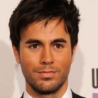 ¿Es momento para esto? La esposa de Enrique Iglesias escandaliza las redes. ¡Mirá por qué!