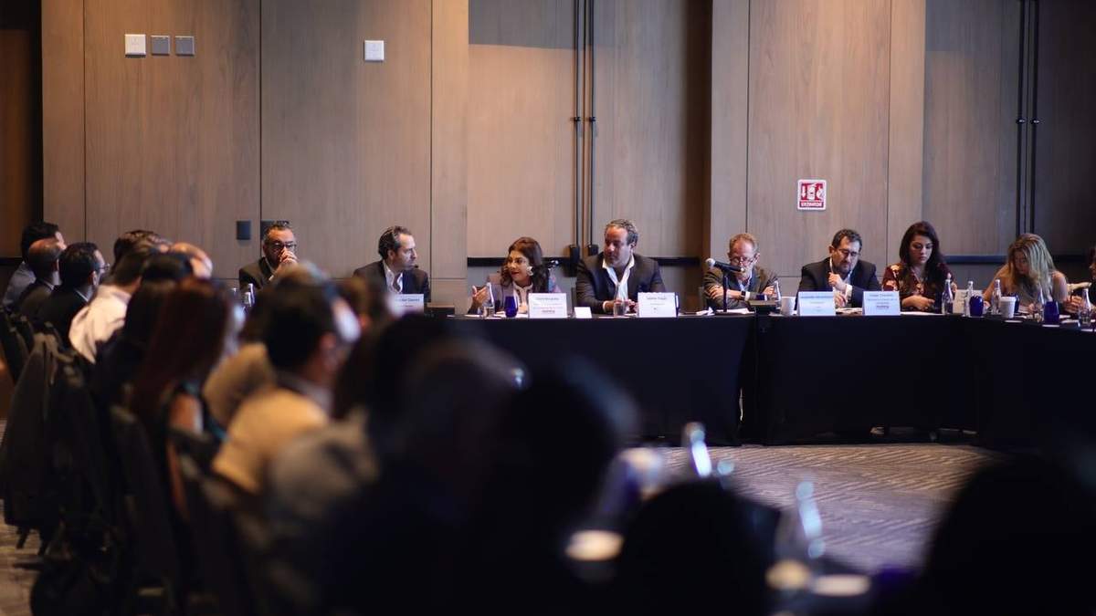 Clara Brugada se reunió con empresarios del sector inmobiliario