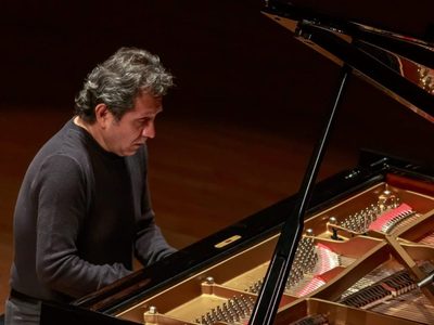 Con espectáculo músico-teatral, el pianista Héctor Infanzón celebra 45 años de trayectoria
