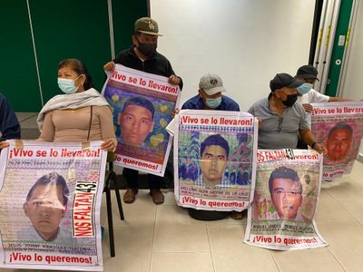 Colectivos de los 43 normalistas de Ayotzinapa exigen investigar la muerte de "Don Cheque"