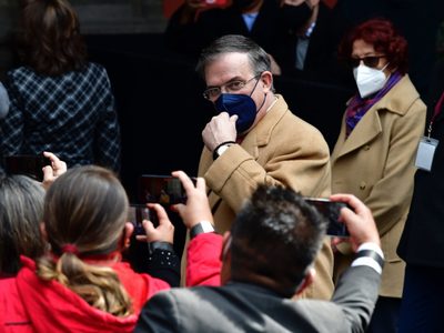 La SRE esconde la "nómina paralela" que incluye a amigos y aliados de Ebrard