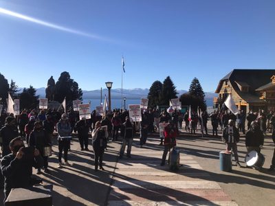 UTHGRA definió cortar los accesos a la ciudad de Bariloche ante la falta de respuestas al turismo estudiantil