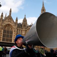 Theresa May ofrece dimitir si el Parlamento aprueba su acuerdo para el Brexit