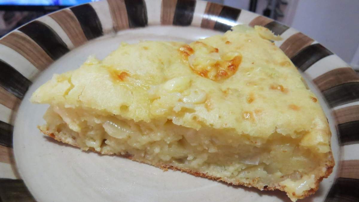 Torta de cebolla y queso. Fuente: (X)